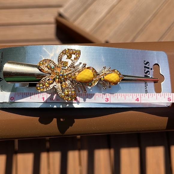 New Set of 4 Gorgeous and unique Crystal  Alligator Clip w/ serrated saw tooth - Picture 9 of 9